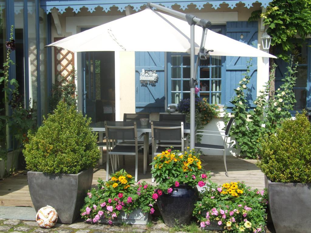 Les Glycines Bed & Breakfast Ury Exterior foto