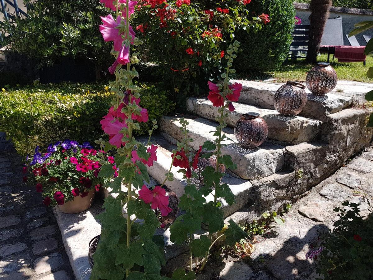 Les Glycines Bed & Breakfast Ury Exterior foto