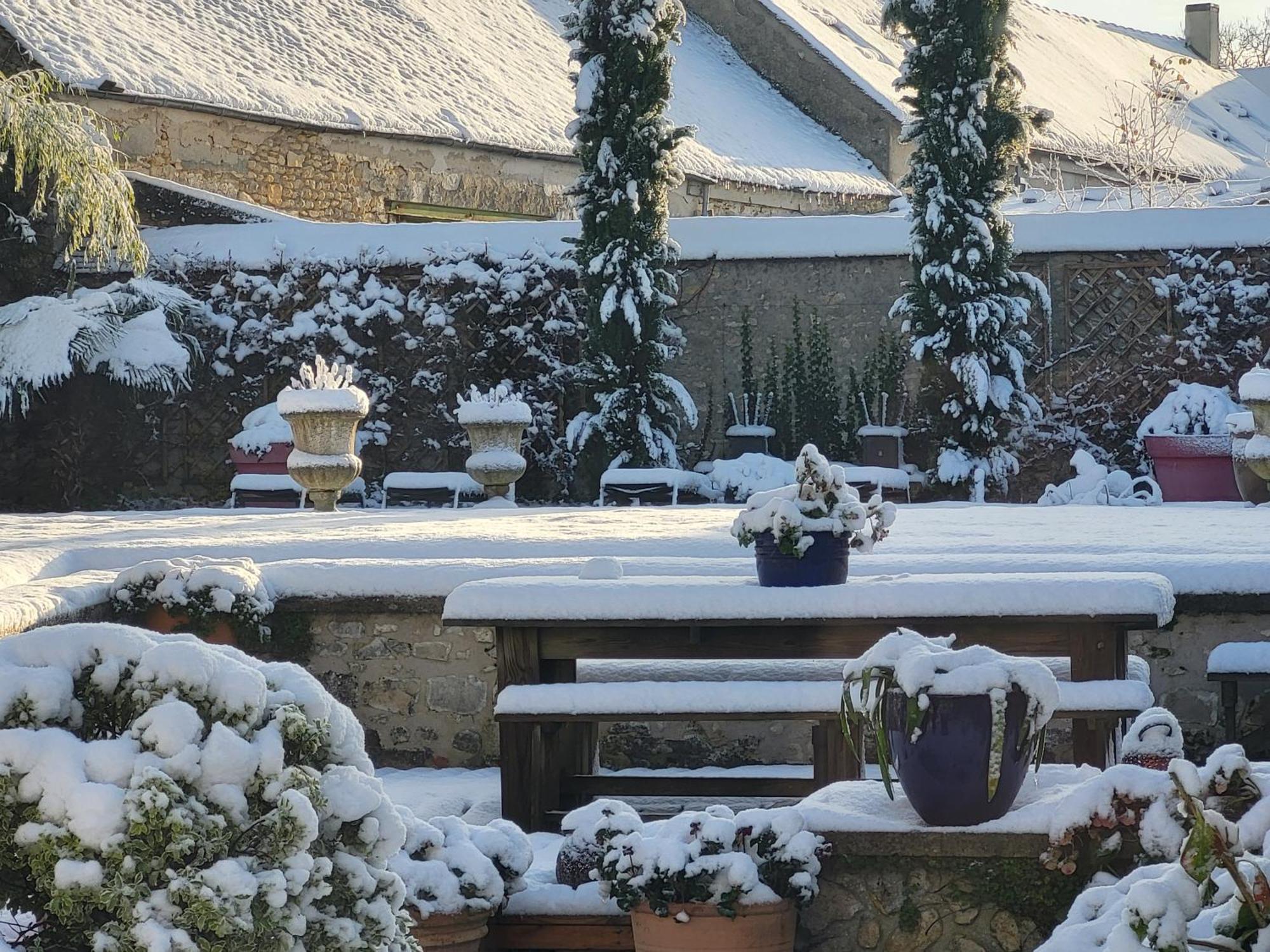 Les Glycines Bed & Breakfast Ury Exterior foto